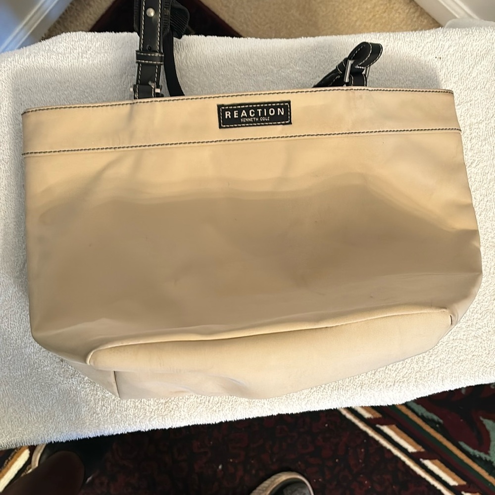 Kenneth Cole Reaction Shoulder Bag
